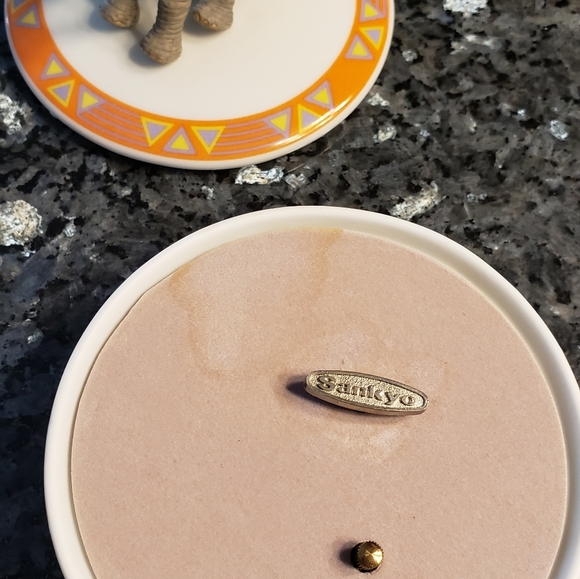 Lenox baby elephant music Box - Picture 17 of 17